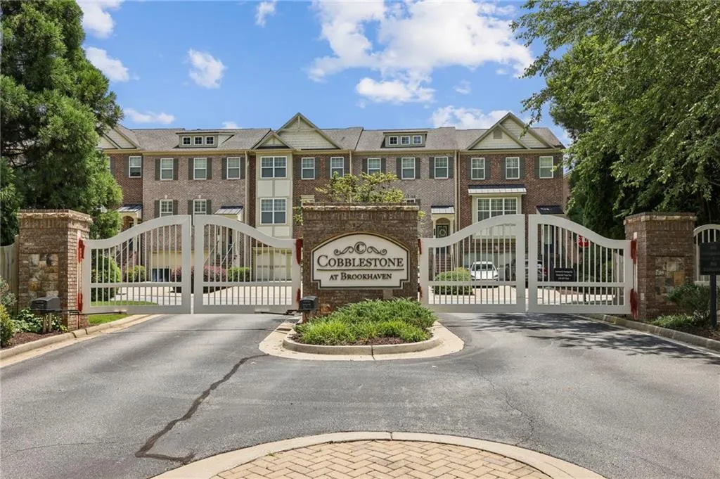 1986 Cobblestone Circle Ne, Atlanta, Georgia 30319, 2 Bedrooms Bedrooms, ,2 BathroomsBathrooms,Residential,For Sale,1986 Cobblestone Circle Ne,7599073