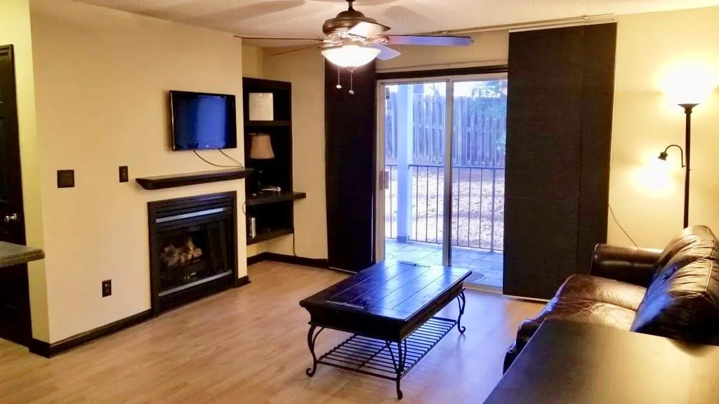 504 Granville Court, Atlanta, Georgia 30328, 1 Bedroom Bedrooms, ,1 BathroomBathrooms,Residential,Sold,504 Granville Court,6713403