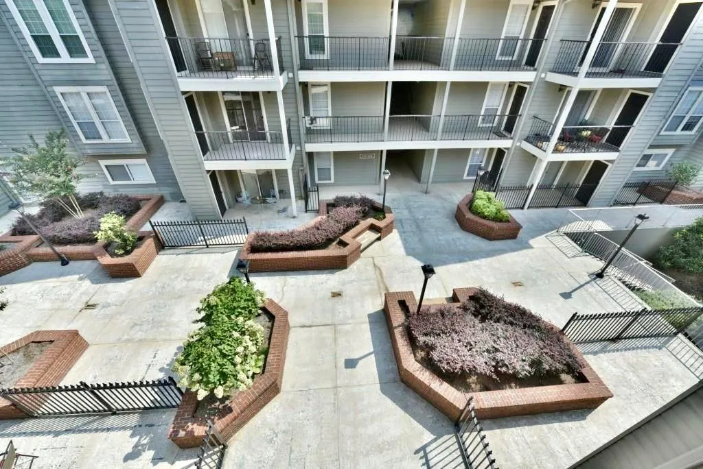 504 Granville Court, Atlanta, Georgia 30328, 1 Bedroom Bedrooms, ,1 BathroomBathrooms,Residential,Sold,504 Granville Court,6713403