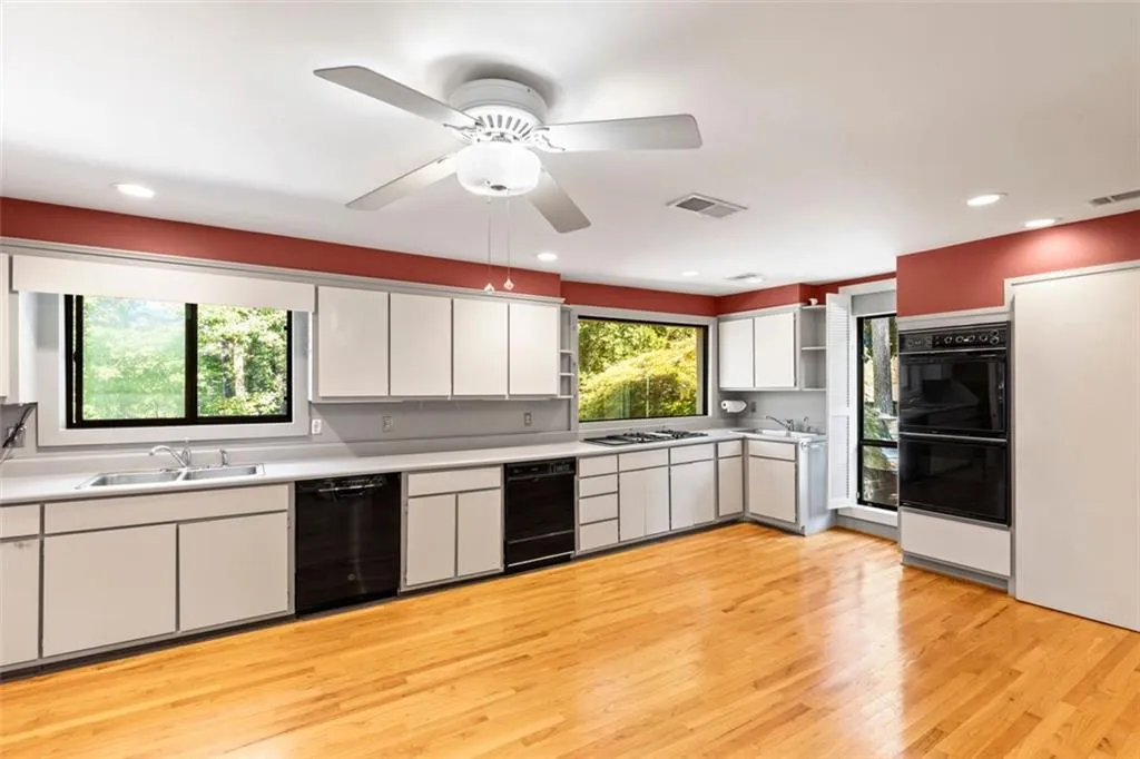 110 River Landing, Sandy Springs, Georgia 30350, 5 Bedrooms Bedrooms, ,5 BathroomsBathrooms,Residential,Sold,110 River Landing,6957236