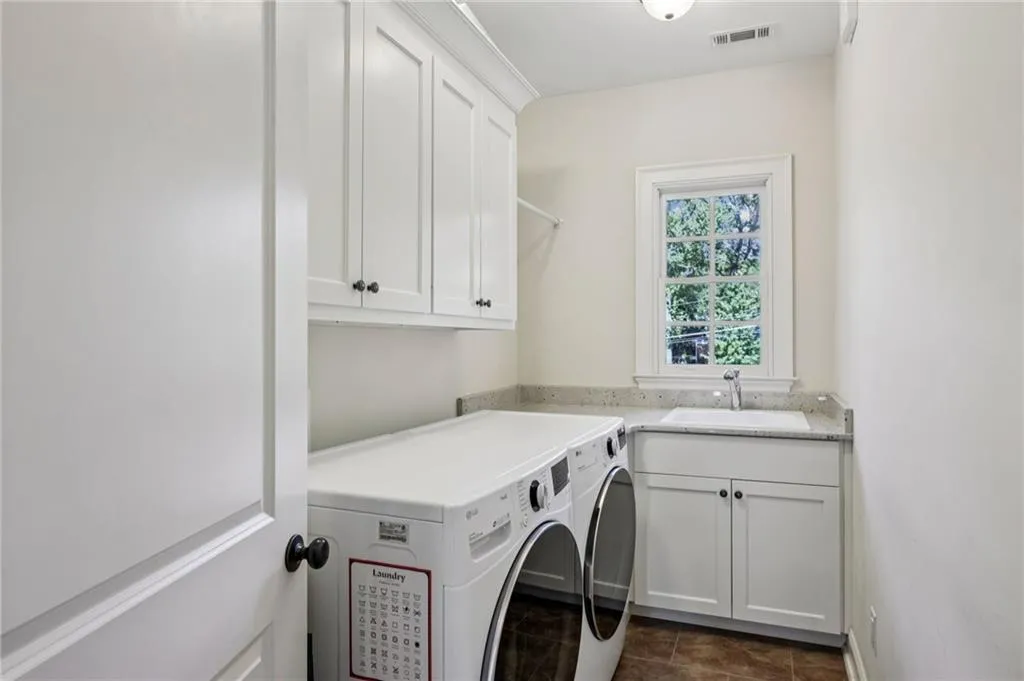 2939 Mabry Lane Ne, Atlanta, Georgia 30319, 6 Bedrooms Bedrooms, ,5 BathroomsBathrooms,Residential,For Sale,2939 Mabry Lane Ne,7664002