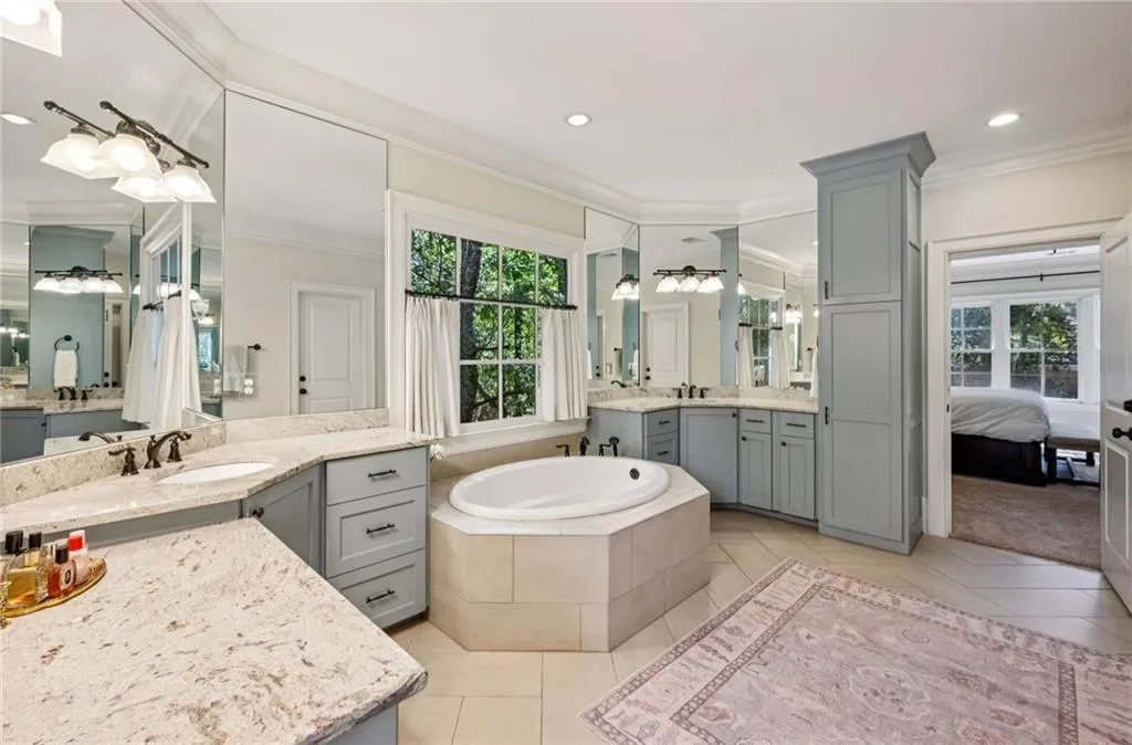 2939 Mabry Lane Ne, Atlanta, Georgia 30319, 6 Bedrooms Bedrooms, ,5 BathroomsBathrooms,Residential,For Sale,2939 Mabry Lane Ne,7664002
