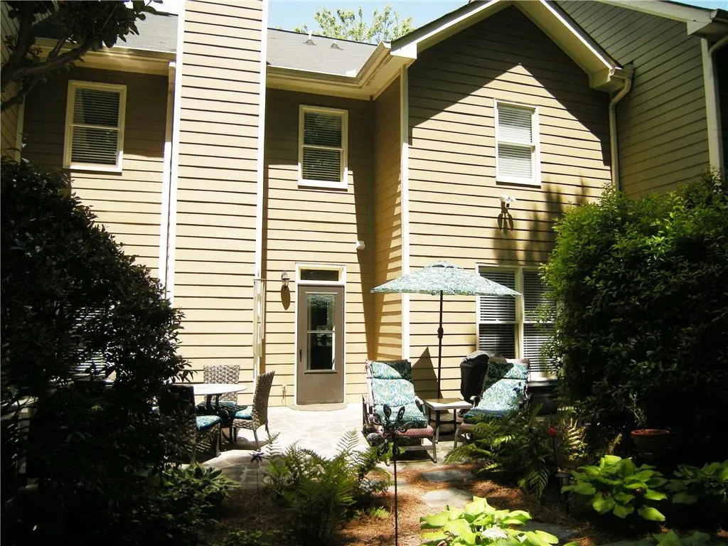 7155 Roswell Road Unit 8, Atlanta, Georgia 30328, 3 Bedrooms Bedrooms, ,2 BathroomsBathrooms,Residential,Sold,7155 Roswell Road Unit 8,6885335