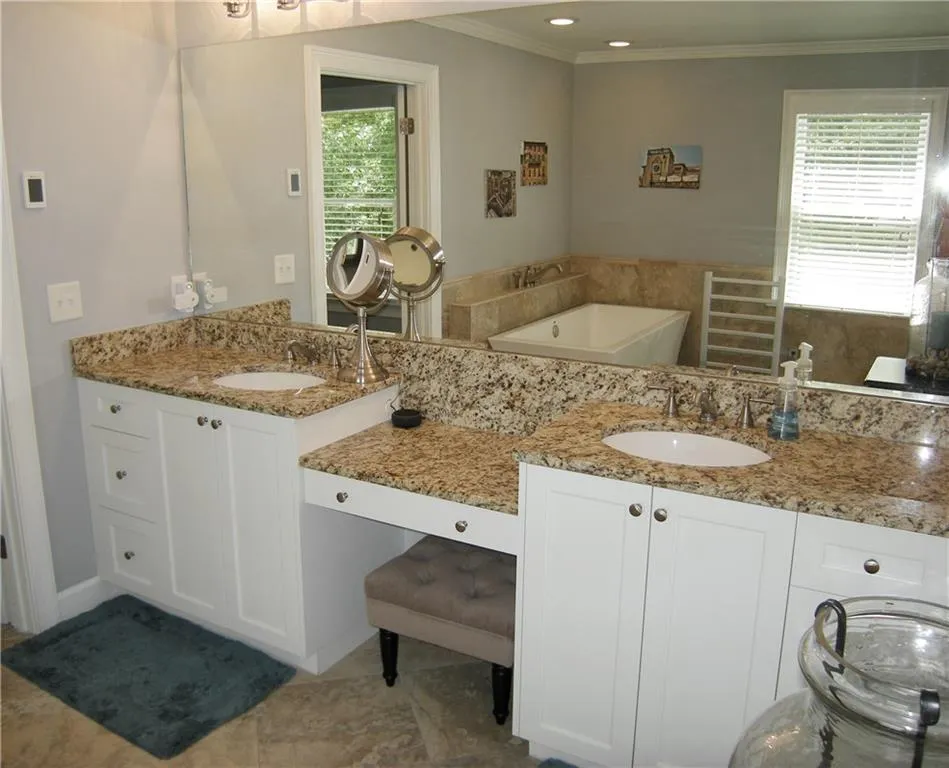 7155 Roswell Road Unit 8, Atlanta, Georgia 30328, 3 Bedrooms Bedrooms, ,2 BathroomsBathrooms,Residential,Sold,7155 Roswell Road Unit 8,6885335
