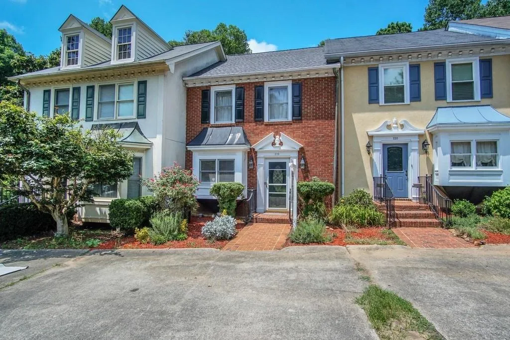 210 Brantley Road, Sandy Springs, Georgia 30350, 3 Bedrooms Bedrooms, ,3 BathroomsBathrooms,Residential,Sold,210 Brantley Road,6583413