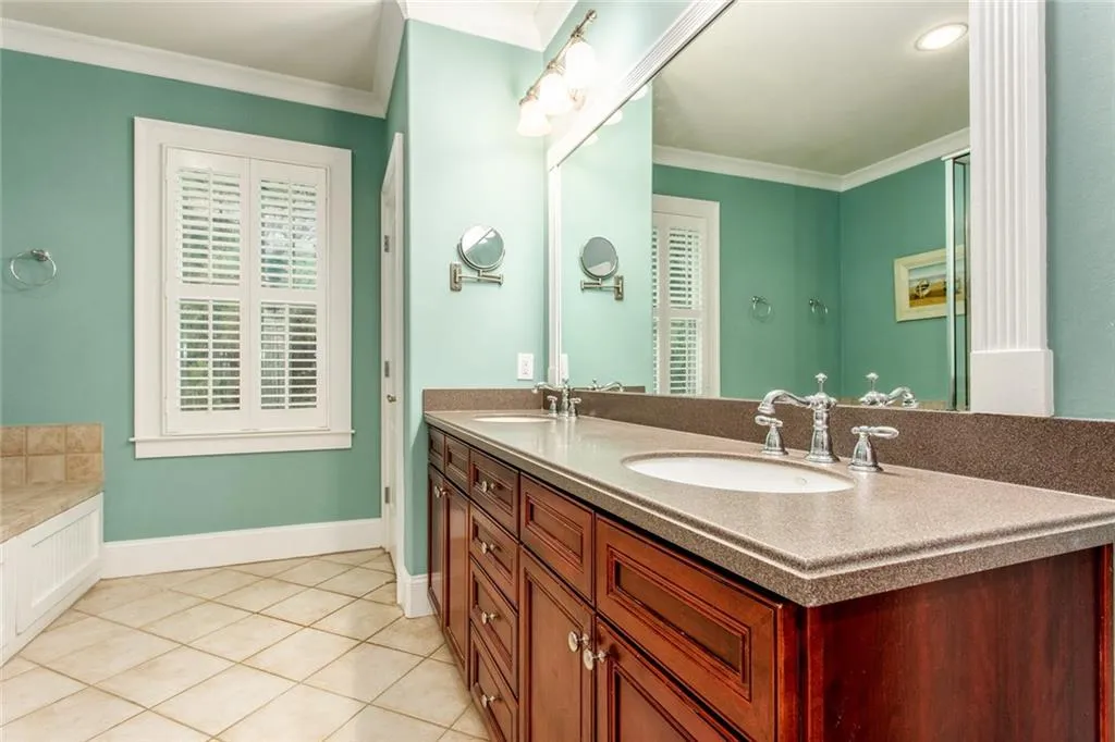 1125 Charles Towne Square, Sandy Springs, Georgia 30328, 4 Bedrooms Bedrooms, ,3 BathroomsBathrooms,Residential,Sold,1125 Charles Towne Square,6590783