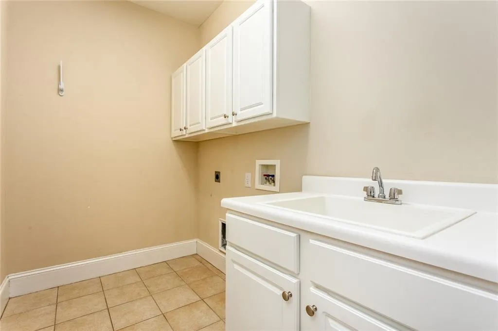 1125 Charles Towne Square, Sandy Springs, Georgia 30328, 4 Bedrooms Bedrooms, ,3 BathroomsBathrooms,Residential,Sold,1125 Charles Towne Square,6590783