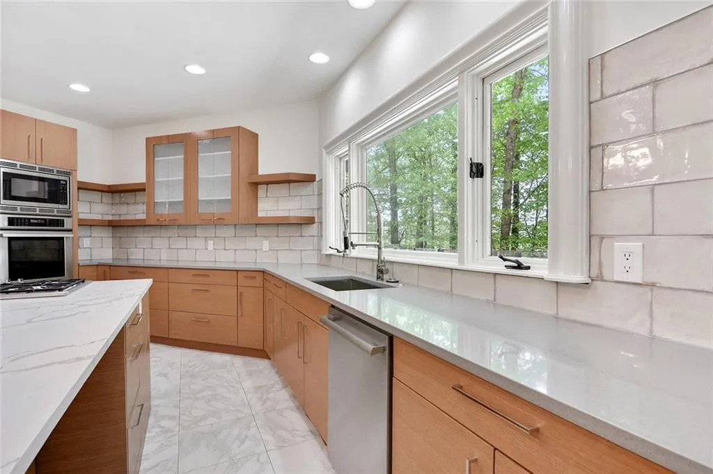 1730 Winterthur Close Nw, Atlanta, Georgia 30328, 5 Bedrooms Bedrooms, ,4 BathroomsBathrooms,Residential,Sold,1730 Winterthur Close Nw,6713497
