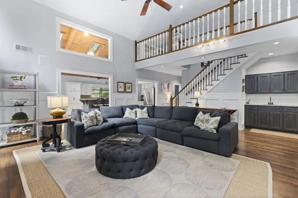 60 Cliffside Crossing, Sandy Springs, Georgia 30350, 5 Bedrooms Bedrooms, ,4 BathroomsBathrooms,Residential,Sold,60 Cliffside Crossing,6926442