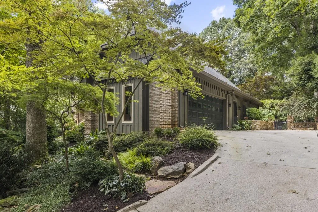 60 Cliffside Crossing, Sandy Springs, Georgia 30350, 5 Bedrooms Bedrooms, ,4 BathroomsBathrooms,Residential,Sold,60 Cliffside Crossing,6926442