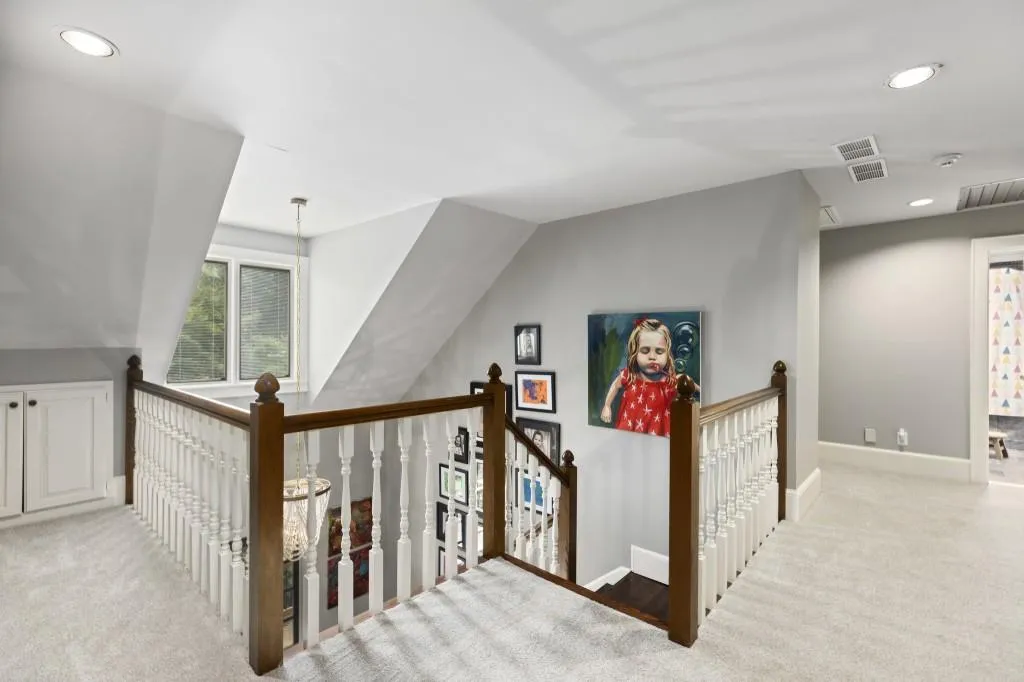 60 Cliffside Crossing, Sandy Springs, Georgia 30350, 5 Bedrooms Bedrooms, ,4 BathroomsBathrooms,Residential,Sold,60 Cliffside Crossing,6926442
