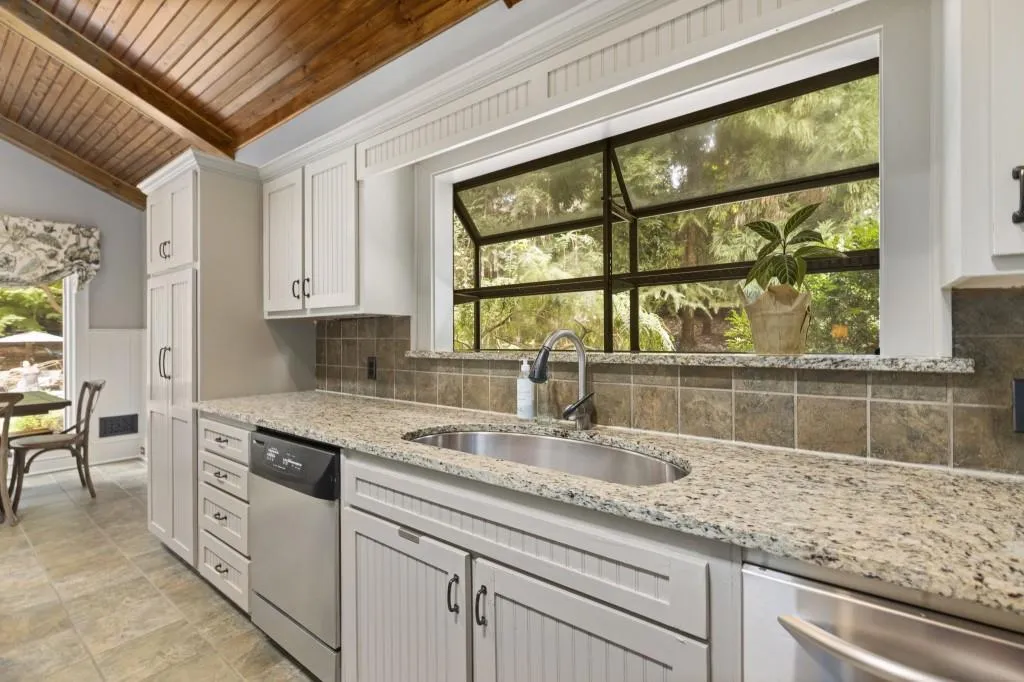 60 Cliffside Crossing, Sandy Springs, Georgia 30350, 5 Bedrooms Bedrooms, ,4 BathroomsBathrooms,Residential,Sold,60 Cliffside Crossing,6926442