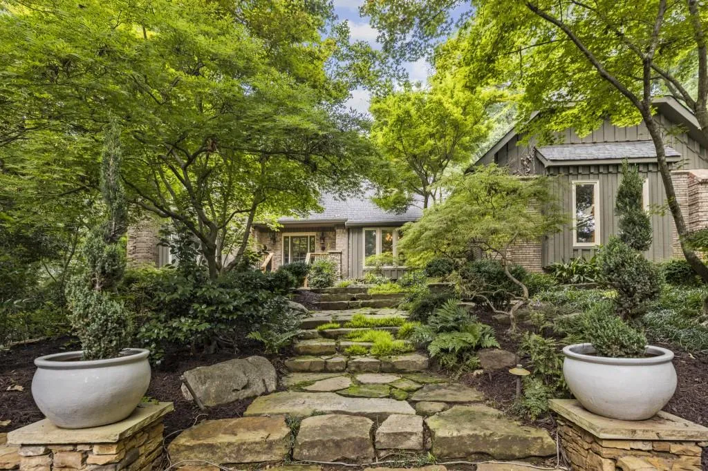 60 Cliffside Crossing, Sandy Springs, Georgia 30350, 5 Bedrooms Bedrooms, ,4 BathroomsBathrooms,Residential,Sold,60 Cliffside Crossing,6926442