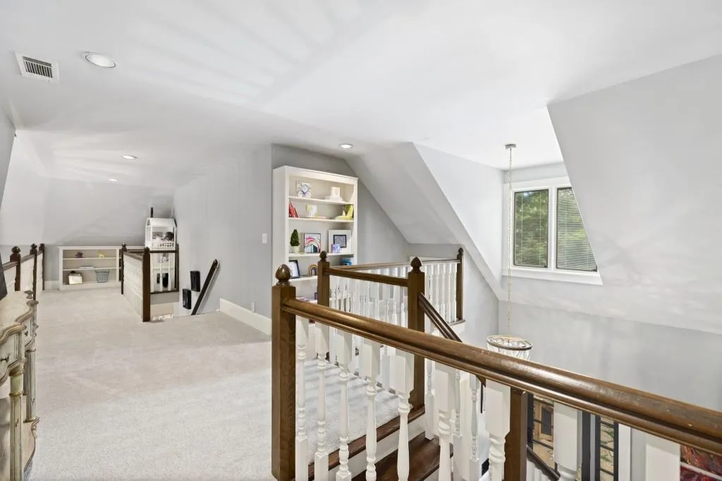 60 Cliffside Crossing, Sandy Springs, Georgia 30350, 5 Bedrooms Bedrooms, ,4 BathroomsBathrooms,Residential,Sold,60 Cliffside Crossing,6926442