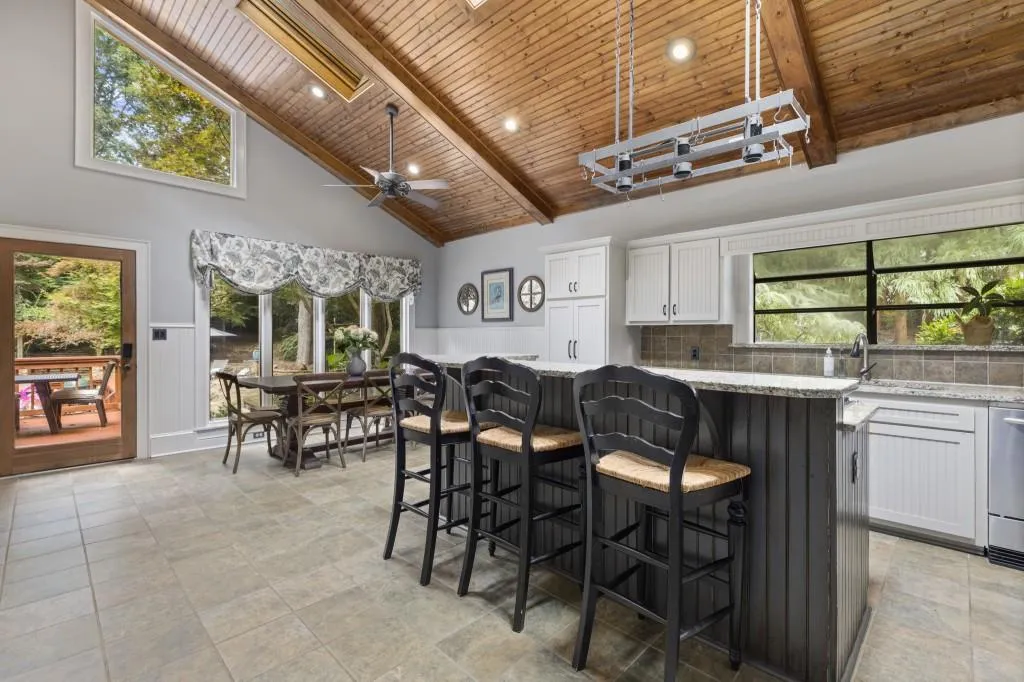 60 Cliffside Crossing, Sandy Springs, Georgia 30350, 5 Bedrooms Bedrooms, ,4 BathroomsBathrooms,Residential,Sold,60 Cliffside Crossing,6926442