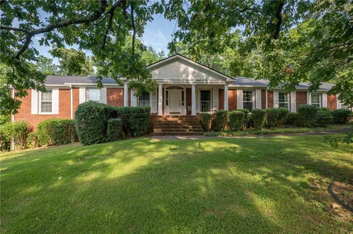206 Sherwood Drive, Calhoun, Georgia 30701