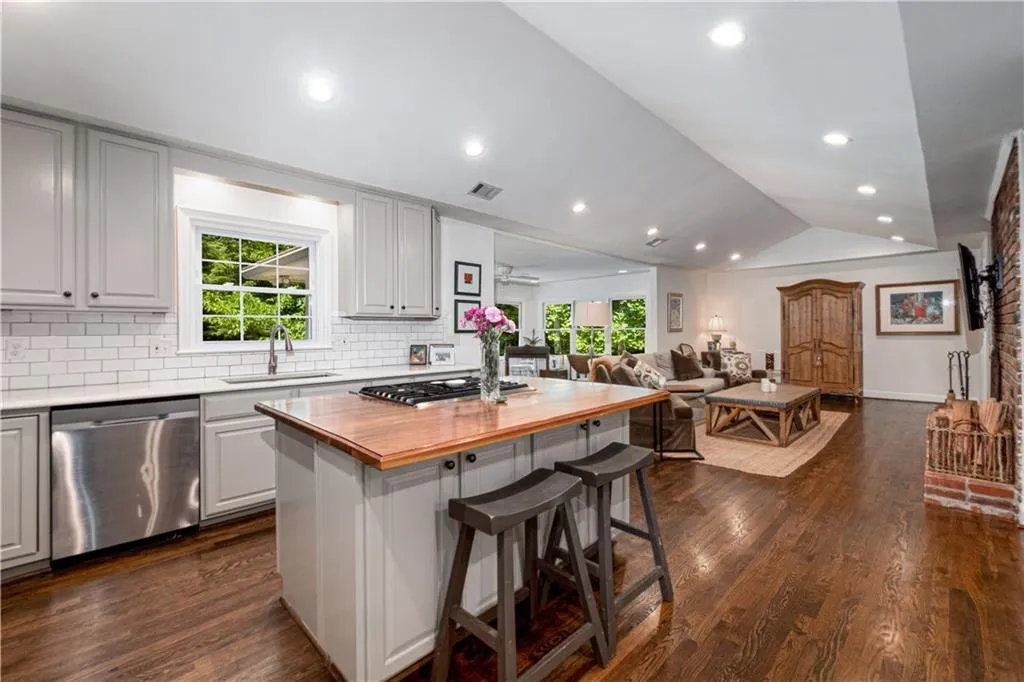 1120 Kingston Drive, Atlanta, Georgia 30342, 4 Bedrooms Bedrooms, ,3 BathroomsBathrooms,Residential,Sold,1120 Kingston Drive,7070455