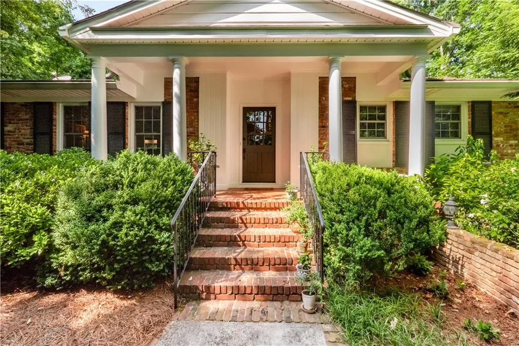 1120 Kingston Drive, Atlanta, Georgia 30342, 4 Bedrooms Bedrooms, ,3 BathroomsBathrooms,Residential,Sold,1120 Kingston Drive,7070455