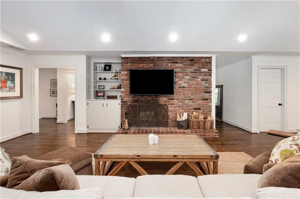 1120 Kingston Drive, Atlanta, Georgia 30342, 4 Bedrooms Bedrooms, ,3 BathroomsBathrooms,Residential,Sold,1120 Kingston Drive,7070455
