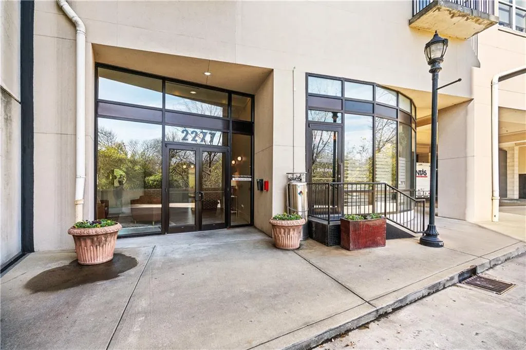 2277 Peachtree Road Ne Unit 407, Atlanta, Georgia 30309, 2 Bedrooms Bedrooms, ,2 BathroomsBathrooms,Residential,For Sale,2277 Peachtree Road Ne Unit 407,7610275