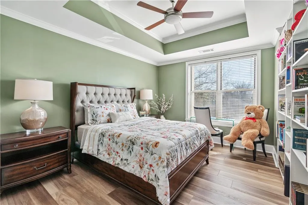 2277 Peachtree Road Ne Unit 407, Atlanta, Georgia 30309, 2 Bedrooms Bedrooms, ,2 BathroomsBathrooms,Residential,For Sale,2277 Peachtree Road Ne Unit 407,7610275