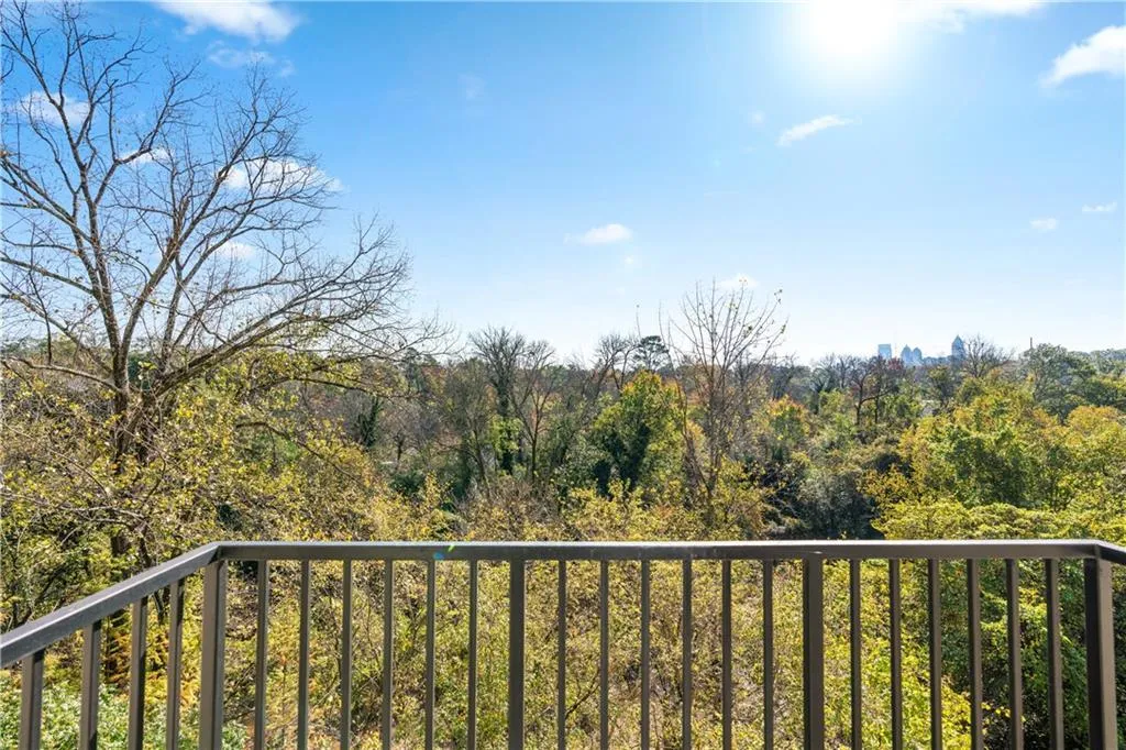 2277 Peachtree Road Ne Unit 407, Atlanta, Georgia 30309, 2 Bedrooms Bedrooms, ,2 BathroomsBathrooms,Residential,For Sale,2277 Peachtree Road Ne Unit 407,7610275