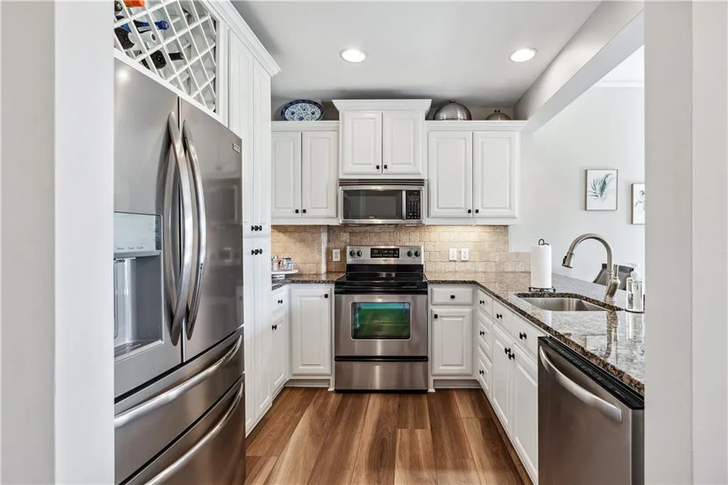 2277 Peachtree Road Ne Unit 407, Atlanta, Georgia 30309, 2 Bedrooms Bedrooms, ,2 BathroomsBathrooms,Residential,For Sale,2277 Peachtree Road Ne Unit 407,7610275