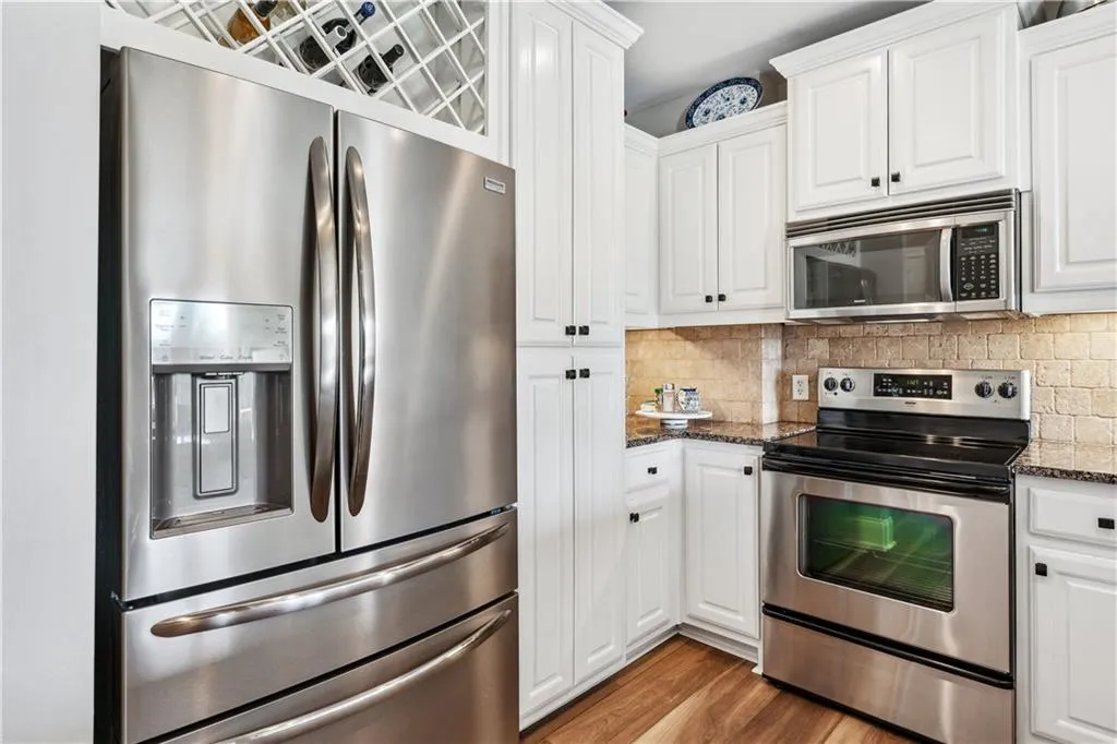 2277 Peachtree Road Ne Unit 407, Atlanta, Georgia 30309, 2 Bedrooms Bedrooms, ,2 BathroomsBathrooms,Residential,For Sale,2277 Peachtree Road Ne Unit 407,7610275