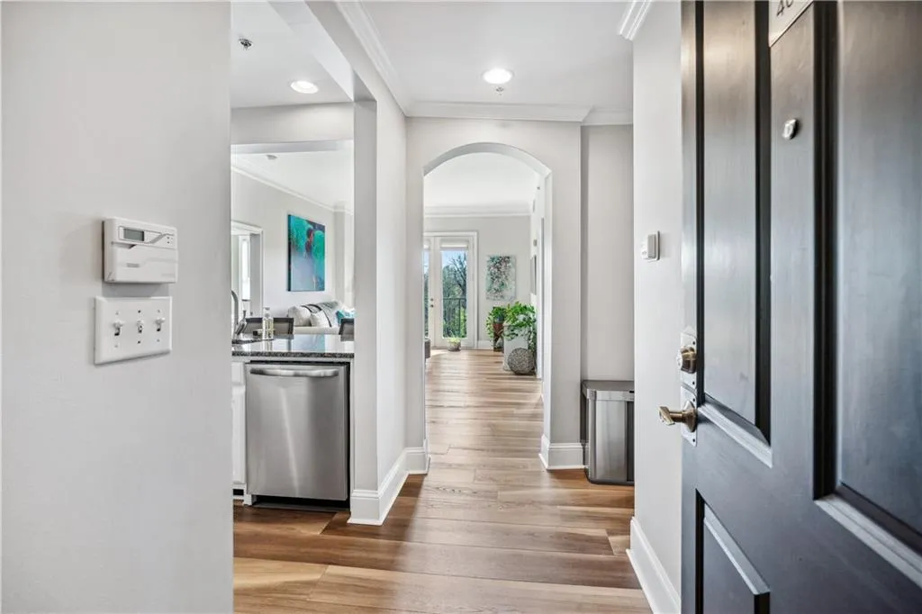 2277 Peachtree Road Ne Unit 407, Atlanta, Georgia 30309, 2 Bedrooms Bedrooms, ,2 BathroomsBathrooms,Residential,For Sale,2277 Peachtree Road Ne Unit 407,7610275