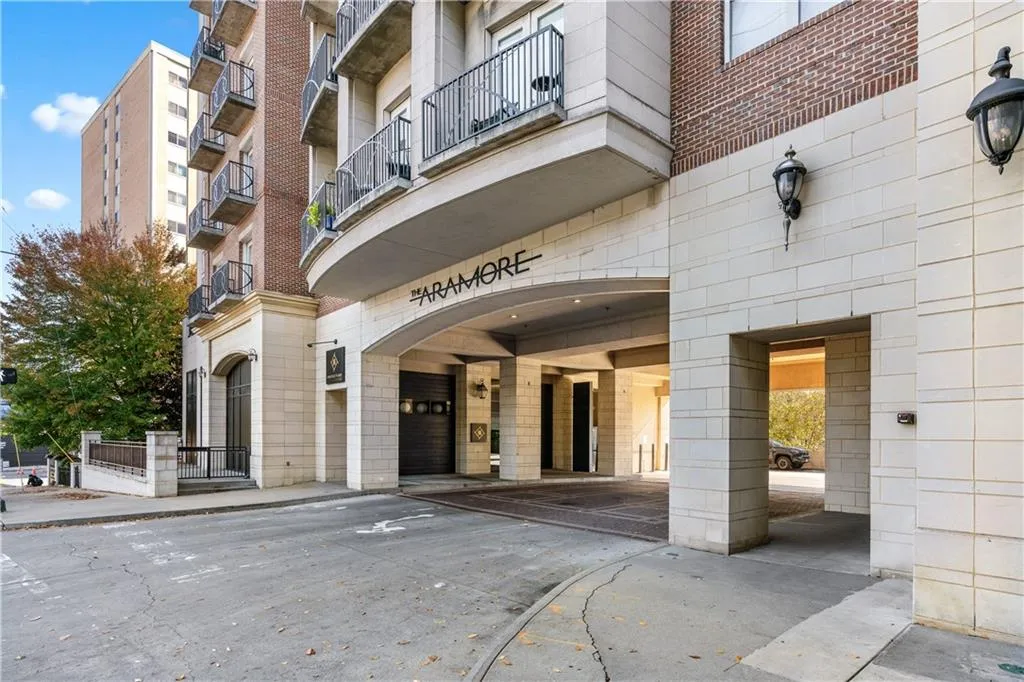 2277 Peachtree Road Ne Unit 407, Atlanta, Georgia 30309, 2 Bedrooms Bedrooms, ,2 BathroomsBathrooms,Residential,For Sale,2277 Peachtree Road Ne Unit 407,7610275