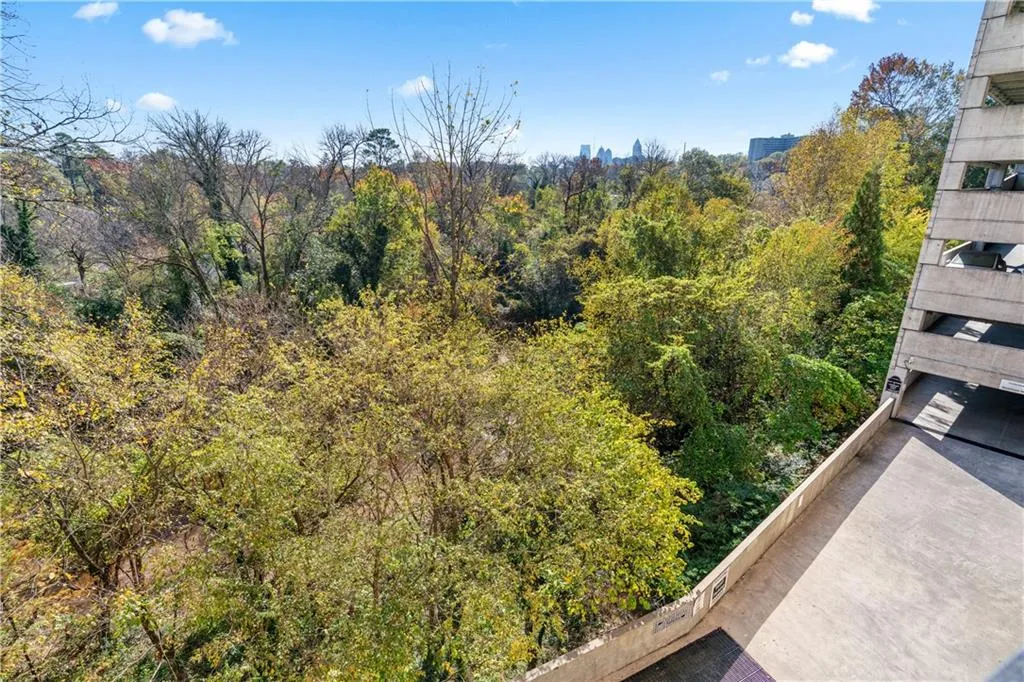 2277 Peachtree Road Ne Unit 407, Atlanta, Georgia 30309, 2 Bedrooms Bedrooms, ,2 BathroomsBathrooms,Residential,For Sale,2277 Peachtree Road Ne Unit 407,7610275