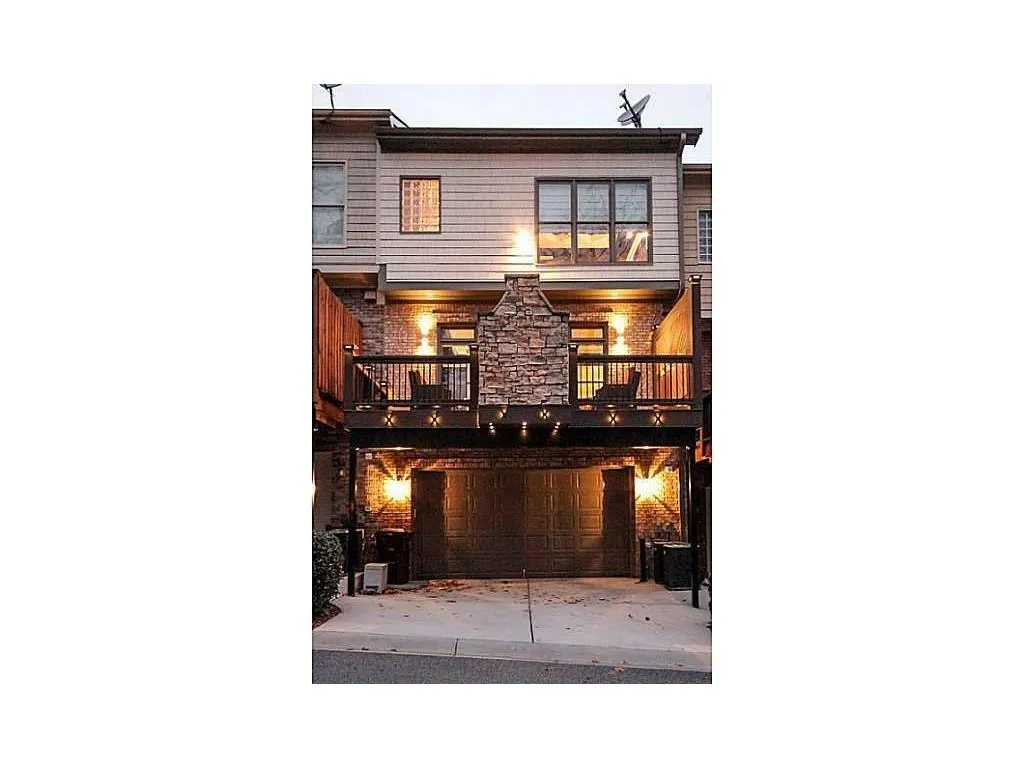 245 Mystic Ridge Hill Unit 245, Atlanta, Georgia 30342, 4 Bedrooms Bedrooms, ,2 BathroomsBathrooms,Residential,Sold,245 Mystic Ridge Hill Unit 245,5669853