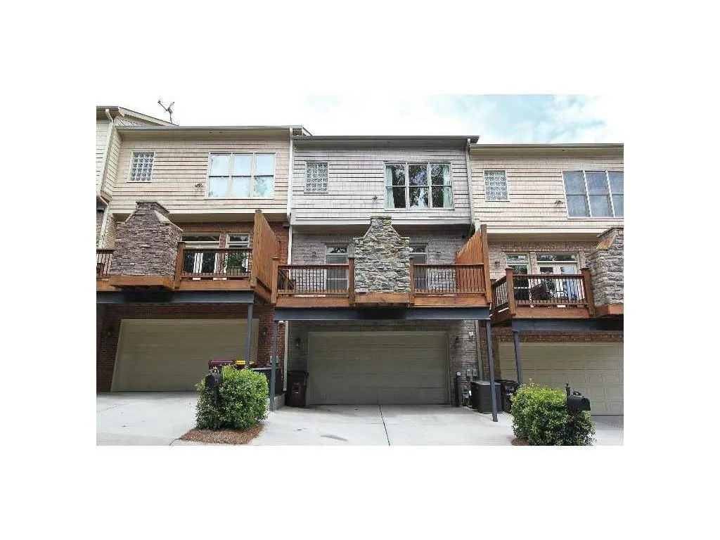 245 Mystic Ridge Hill Unit 245, Atlanta, Georgia 30342, 4 Bedrooms Bedrooms, ,2 BathroomsBathrooms,Residential,Sold,245 Mystic Ridge Hill Unit 245,5669853