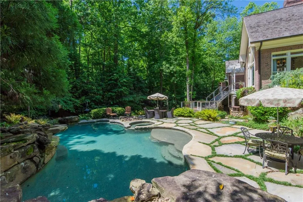 30 Old Vermont Place, Sandy Springs, Georgia 30328, 5 Bedrooms Bedrooms, ,6 BathroomsBathrooms,Residential,Sold,30 Old Vermont Place,6553204
