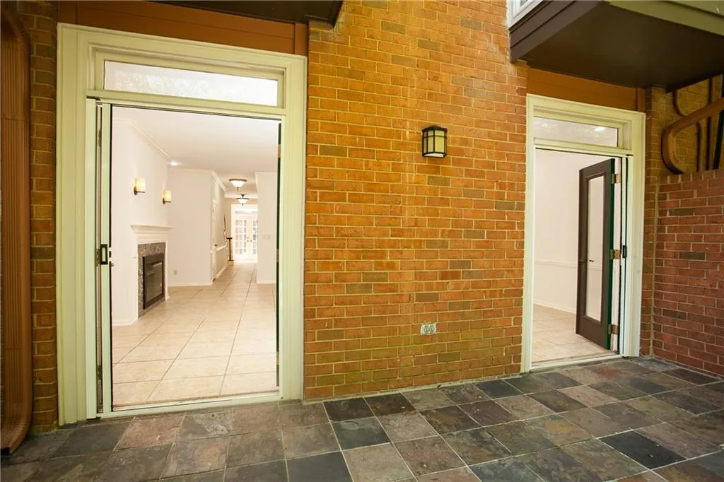 17 Willow Glen Ne Unit 17, Atlanta, Georgia 30342, 3 Bedrooms Bedrooms, ,2 BathroomsBathrooms,Residential,Sold,17 Willow Glen Ne Unit 17,6718297