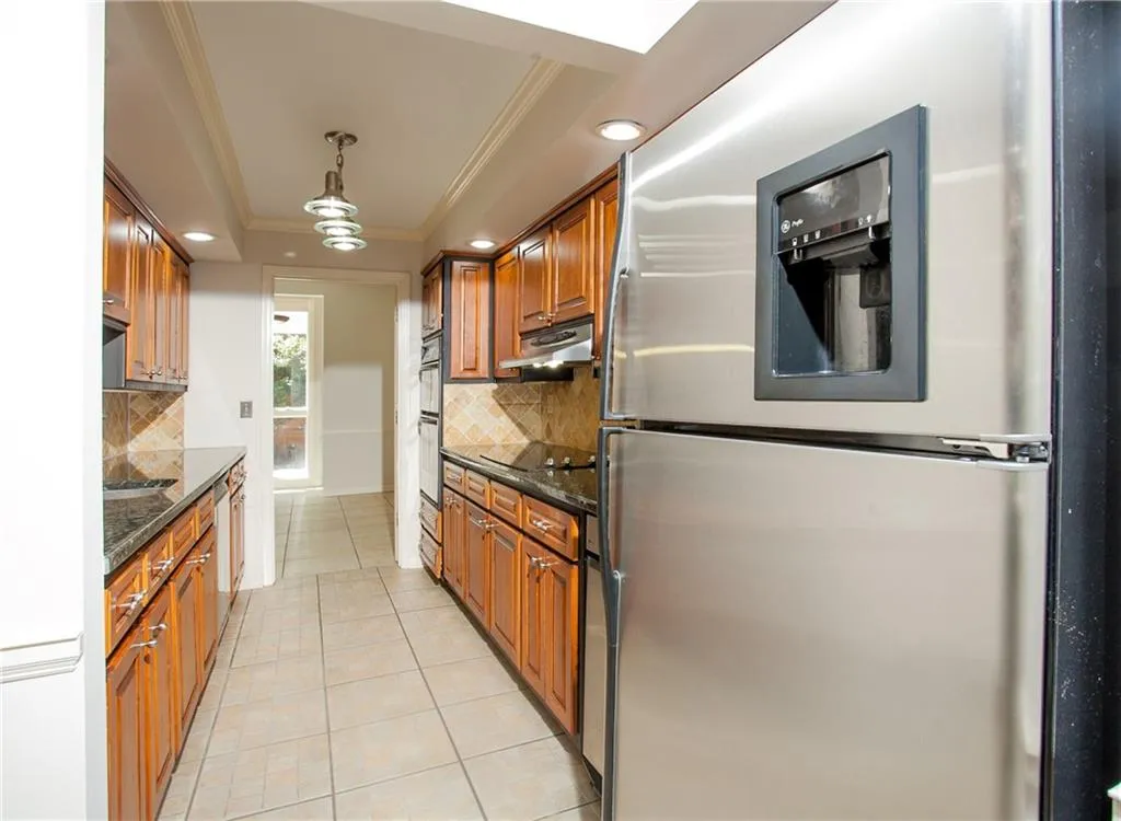 17 Willow Glen Ne Unit 17, Atlanta, Georgia 30342, 3 Bedrooms Bedrooms, ,2 BathroomsBathrooms,Residential,Sold,17 Willow Glen Ne Unit 17,6718297