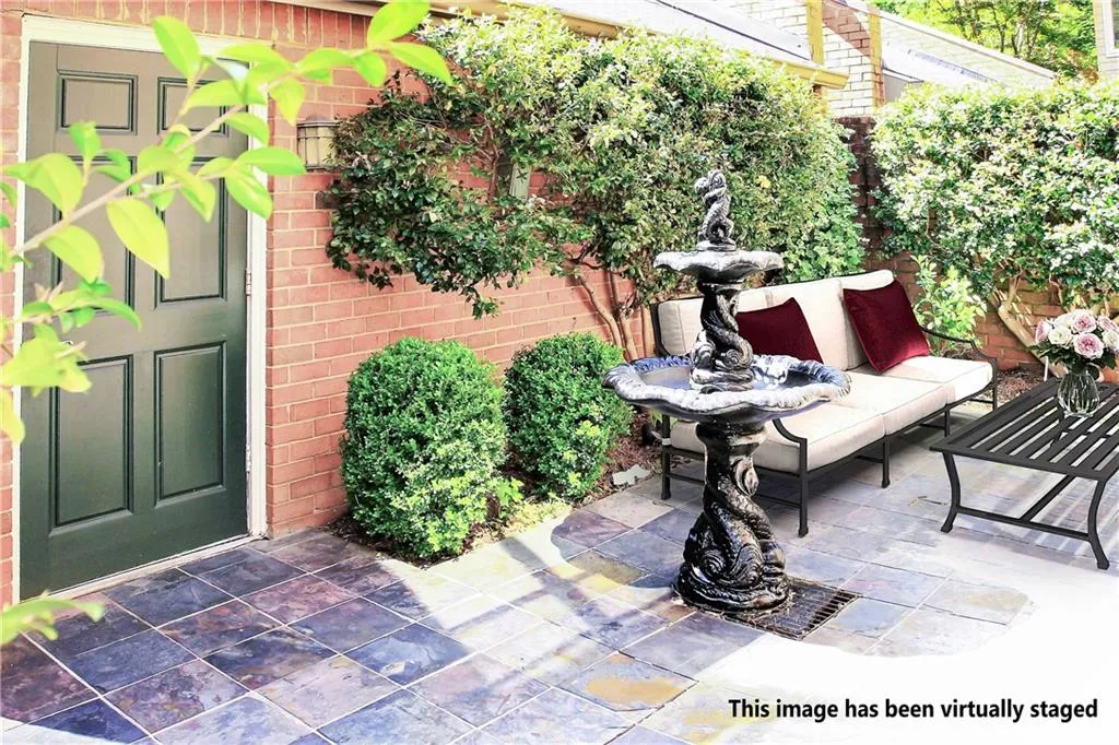 17 Willow Glen Ne Unit 17, Atlanta, Georgia 30342, 3 Bedrooms Bedrooms, ,2 BathroomsBathrooms,Residential,Sold,17 Willow Glen Ne Unit 17,6718297