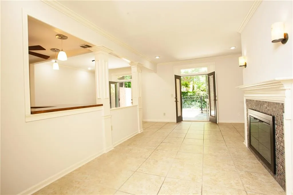 17 Willow Glen Ne Unit 17, Atlanta, Georgia 30342, 3 Bedrooms Bedrooms, ,2 BathroomsBathrooms,Residential,Sold,17 Willow Glen Ne Unit 17,6718297