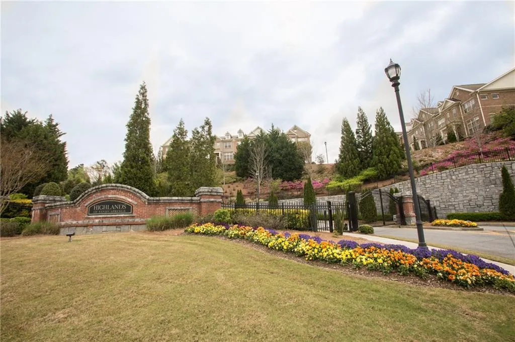 7385 Highland Bluff, Sandy Springs, Georgia 30328, 3 Bedrooms Bedrooms, ,3 BathroomsBathrooms,Residential,Sold,7385 Highland Bluff,5994423