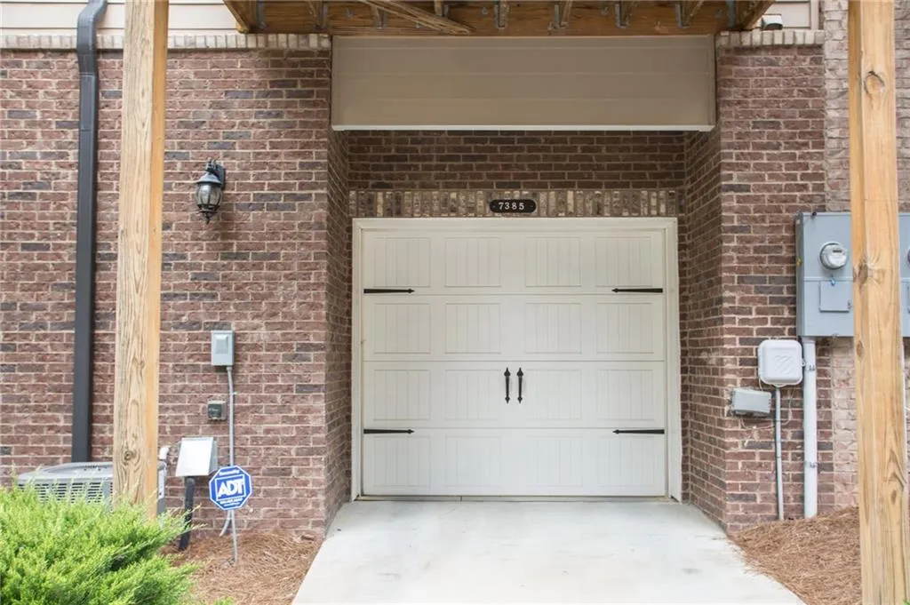7385 Highland Bluff, Sandy Springs, Georgia 30328, 3 Bedrooms Bedrooms, ,3 BathroomsBathrooms,Residential,Sold,7385 Highland Bluff,5994423