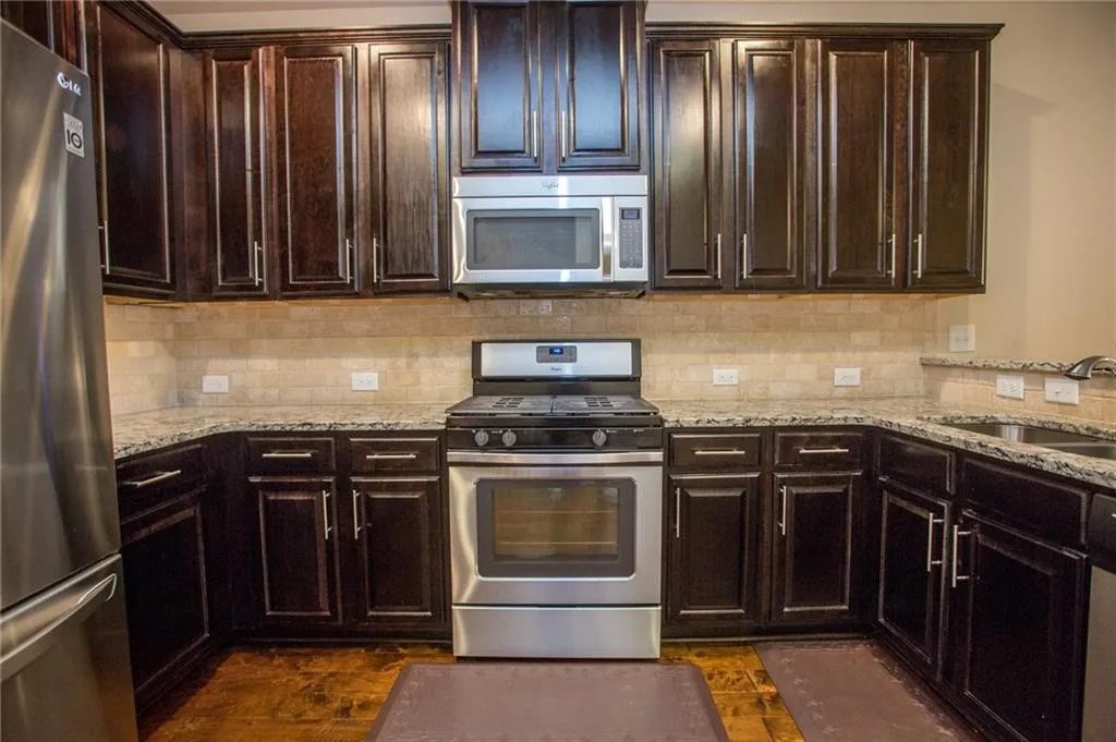 7385 Highland Bluff, Sandy Springs, Georgia 30328, 3 Bedrooms Bedrooms, ,3 BathroomsBathrooms,Residential,Sold,7385 Highland Bluff,5994423