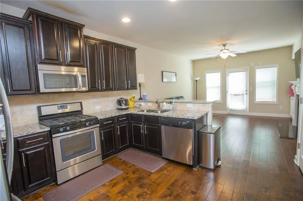 7385 Highland Bluff, Sandy Springs, Georgia 30328, 3 Bedrooms Bedrooms, ,3 BathroomsBathrooms,Residential,Sold,7385 Highland Bluff,5994423