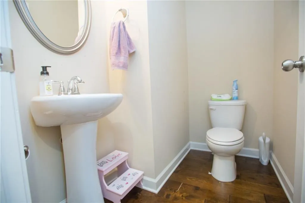 7385 Highland Bluff, Sandy Springs, Georgia 30328, 3 Bedrooms Bedrooms, ,3 BathroomsBathrooms,Residential,Sold,7385 Highland Bluff,5994423