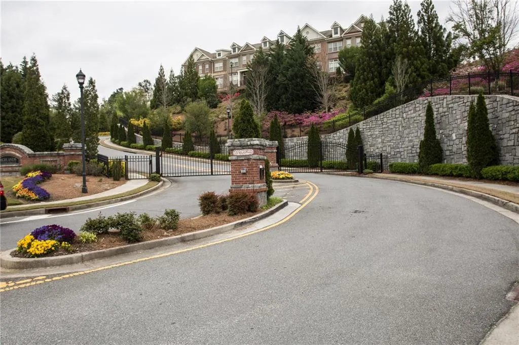 7385 Highland Bluff, Sandy Springs, Georgia 30328, 3 Bedrooms Bedrooms, ,3 BathroomsBathrooms,Residential,Sold,7385 Highland Bluff,5994423