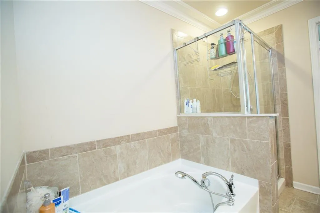 7385 Highland Bluff, Sandy Springs, Georgia 30328, 3 Bedrooms Bedrooms, ,3 BathroomsBathrooms,Residential,Sold,7385 Highland Bluff,5994423