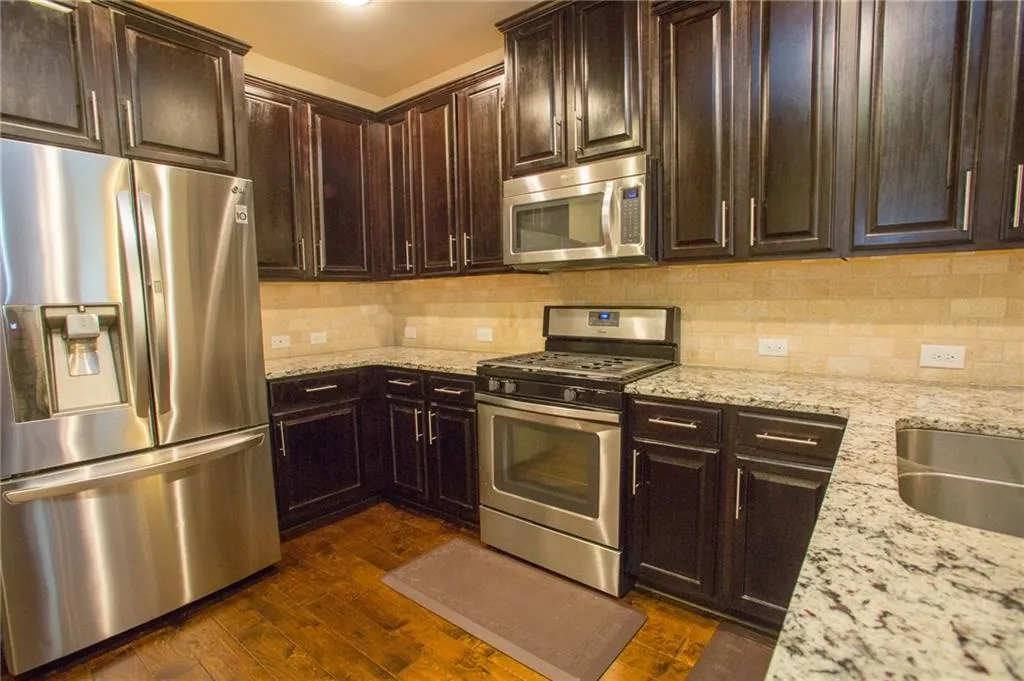 7385 Highland Bluff, Sandy Springs, Georgia 30328, 3 Bedrooms Bedrooms, ,3 BathroomsBathrooms,Residential,Sold,7385 Highland Bluff,5994423