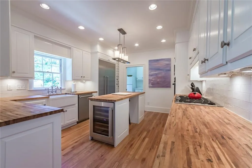 330 Quiet Water Lane, Sandy Springs, Georgia 30350, 5 Bedrooms Bedrooms, ,5 BathroomsBathrooms,Residential,Sold,330 Quiet Water Lane,6622709