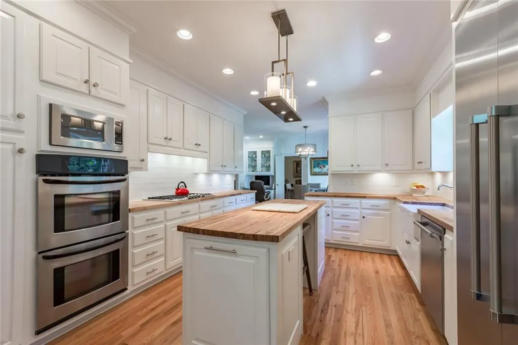 330 Quiet Water Lane, Sandy Springs, Georgia 30350, 5 Bedrooms Bedrooms, ,5 BathroomsBathrooms,Residential,Sold,330 Quiet Water Lane,6622709