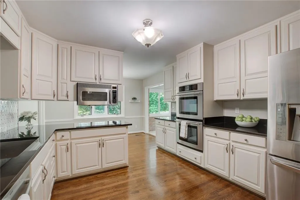 5735 Riverwood Drive, Sandy Springs, Georgia 30328, 4 Bedrooms Bedrooms, ,3 BathroomsBathrooms,Residential,Sold,5735 Riverwood Drive,7110316