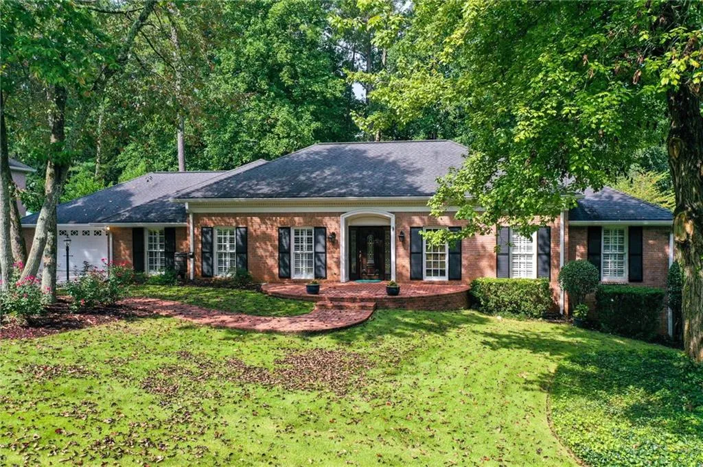 5735 Riverwood Drive, Sandy Springs, Georgia 30328, 4 Bedrooms Bedrooms, ,3 BathroomsBathrooms,Residential,Sold,5735 Riverwood Drive,7110316